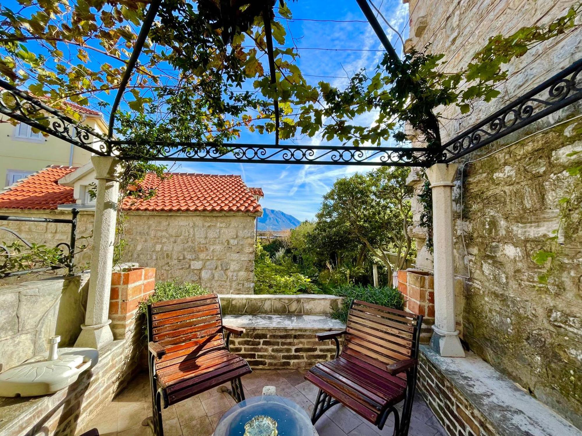 Old Town House With Private Garden Appartamento Budua